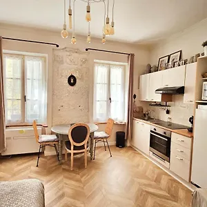 https://studio-centre-historique-a-deux-pas-du-palais.fr-provencehotel.com